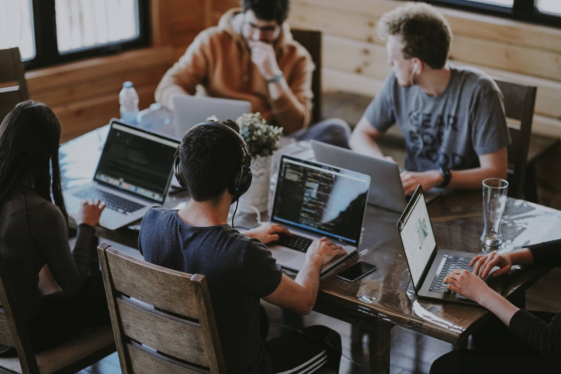 annie-spratt-QckxruozjRg-unsplash(1) (1) Annie Spratt - Boston Research Journals